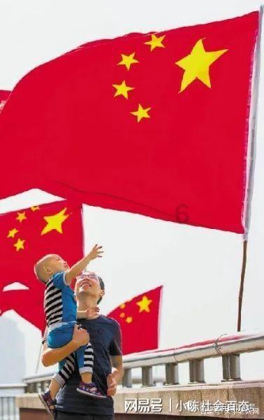大型警车找轮胎
